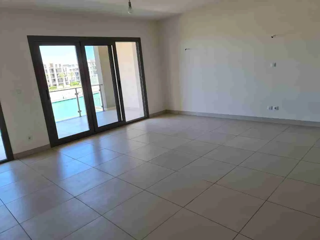 شاليه للبيع في مراسي في سيدي عبد الرحمن بمساحة 0 م² تتكون من 3 غرف