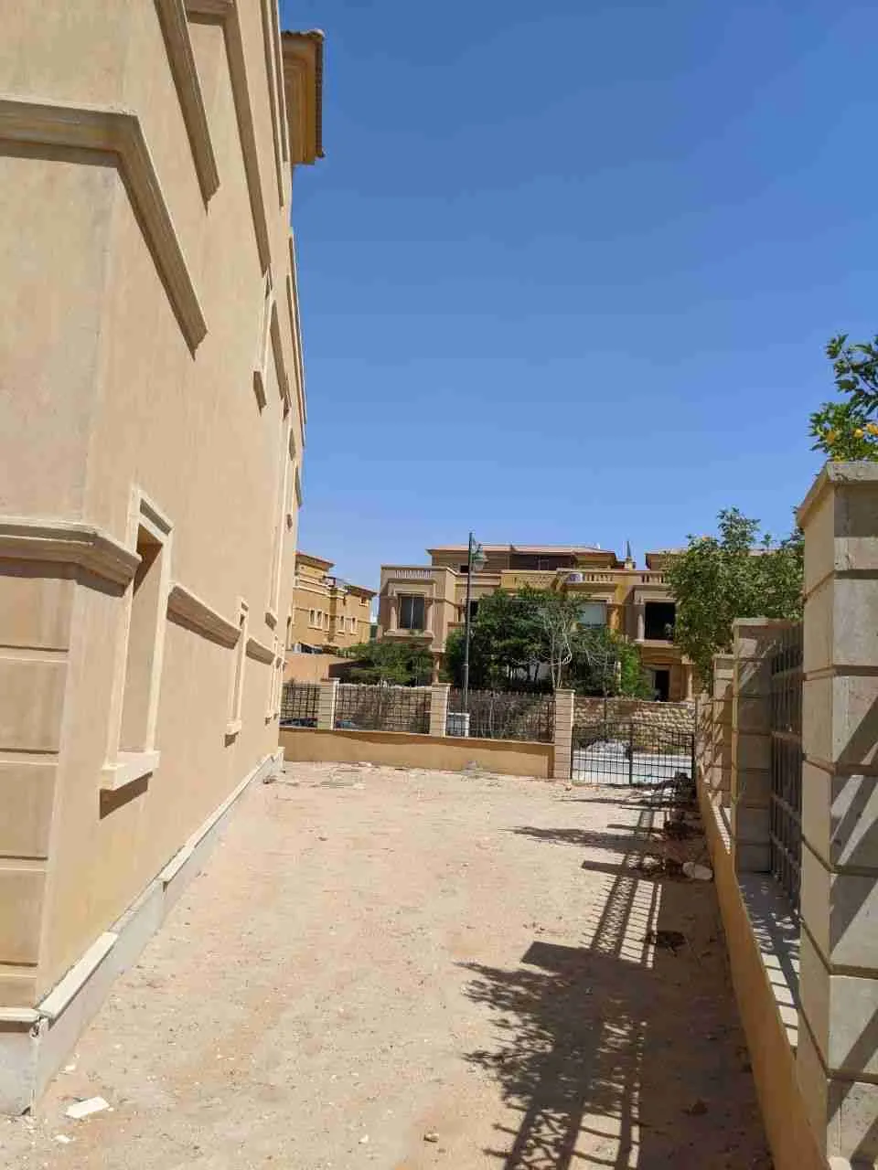 فيلا للبيع في رويال ميدوز الشيخ زايد في الشيخ زايد بمساحة 0 م² تتكون من 5 غرف