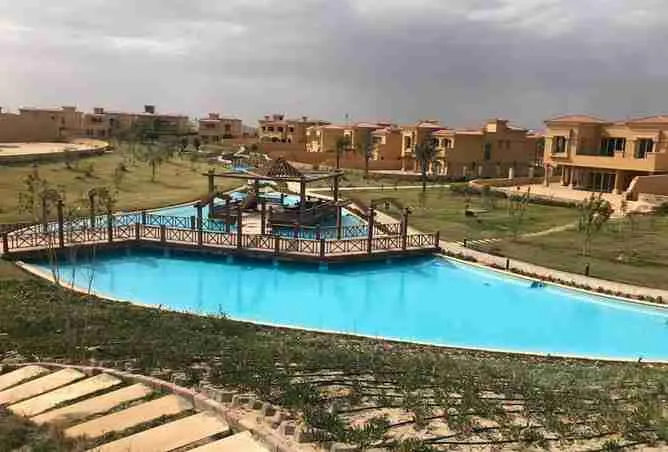 فيلا للبيع في رويال ميدوز الشيخ زايد في الشيخ زايد بمساحة 0 م² تتكون من 5 غرف