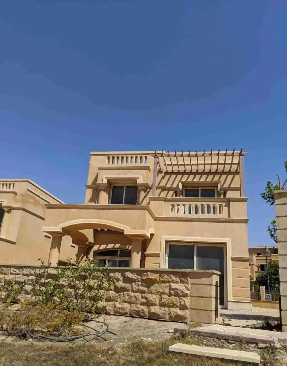 فيلا للبيع في رويال ميدوز الشيخ زايد في الشيخ زايد بمساحة 0 م² تتكون من 5 غرف