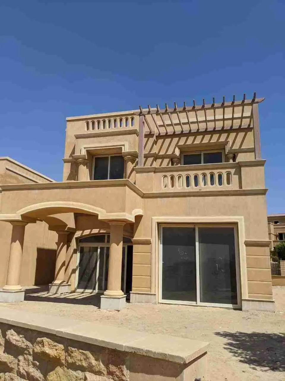 فيلا للبيع في رويال ميدوز الشيخ زايد في الشيخ زايد بمساحة 0 م² تتكون من 5 غرف