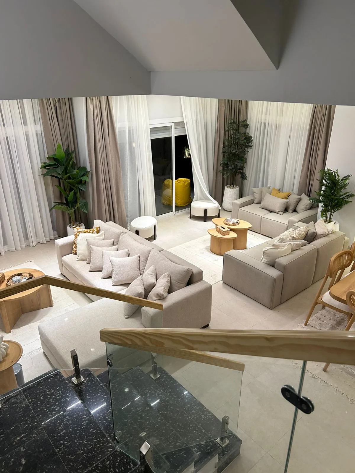  للبيع في مزارين في  بمساحة 0 م² تتكون من 0 غرف