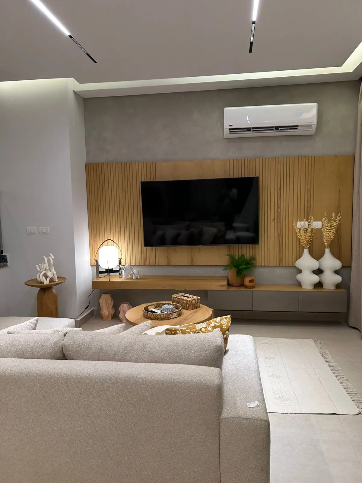  للبيع في مزارين في  بمساحة 0 م² تتكون من 0 غرف