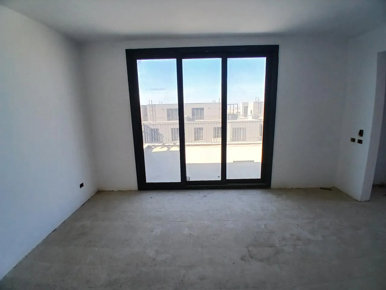  للبيع في سوديك إيست في  بمساحة 0 م² تتكون من 0 غرف