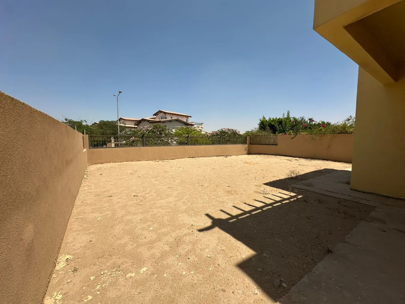  للبيع في هايد بارك في  بمساحة 0 م² تتكون من 0 غرف