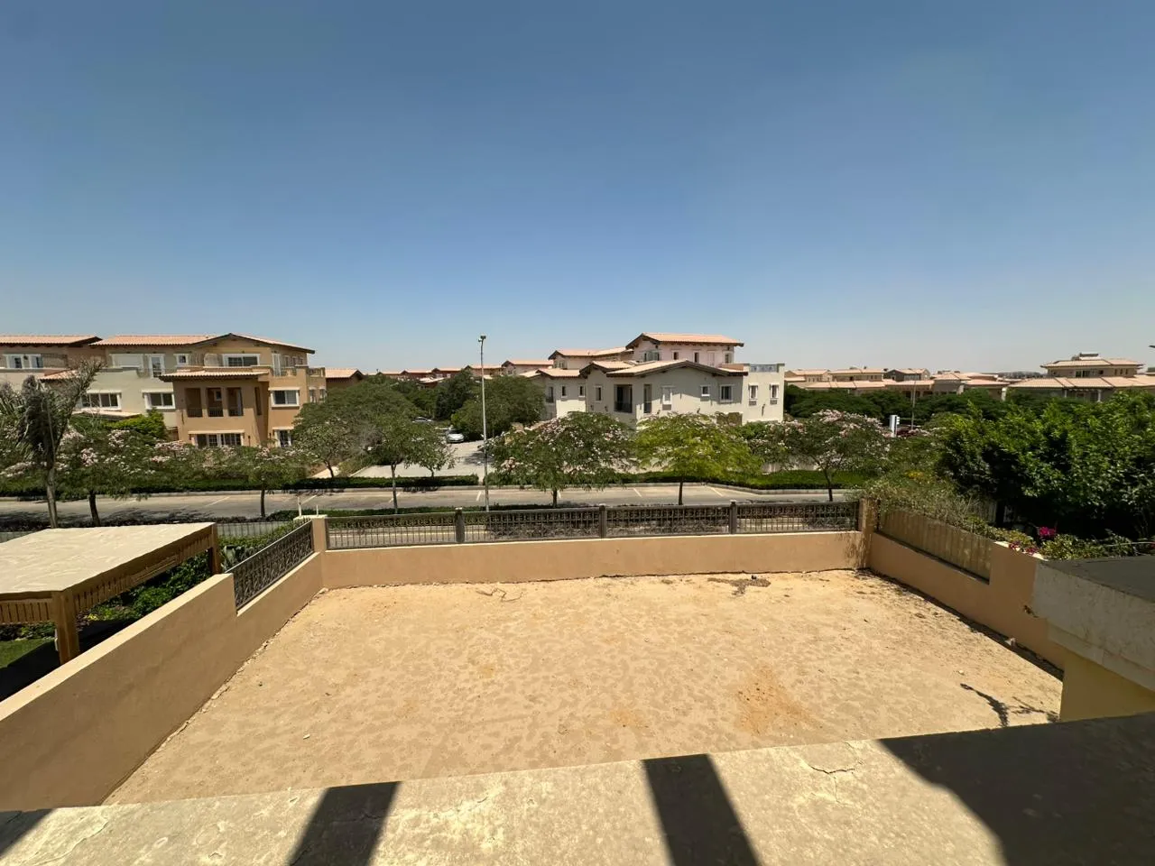  للبيع في هايد بارك في  بمساحة 0 م² تتكون من 0 غرف