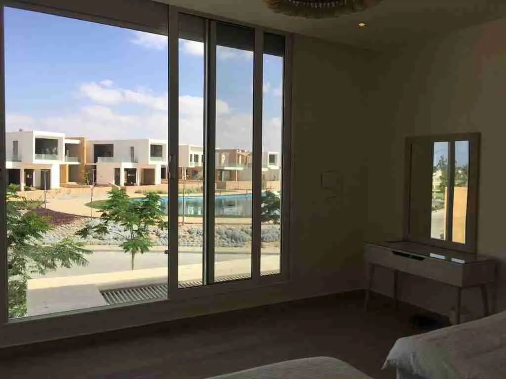 شاليه للبيع في سيشيل سيدي عبد الرحمن في سيدي عبد الرحمن بمساحة 0 م² تتكون من 4 غرف