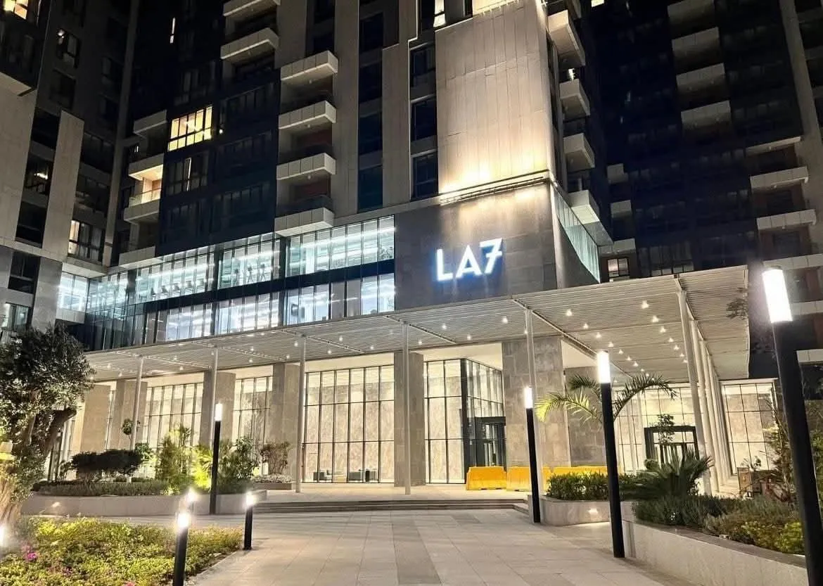 Apartment for sale in AEON Towers in 6th of October City of 379 m² with 4 bedrooms