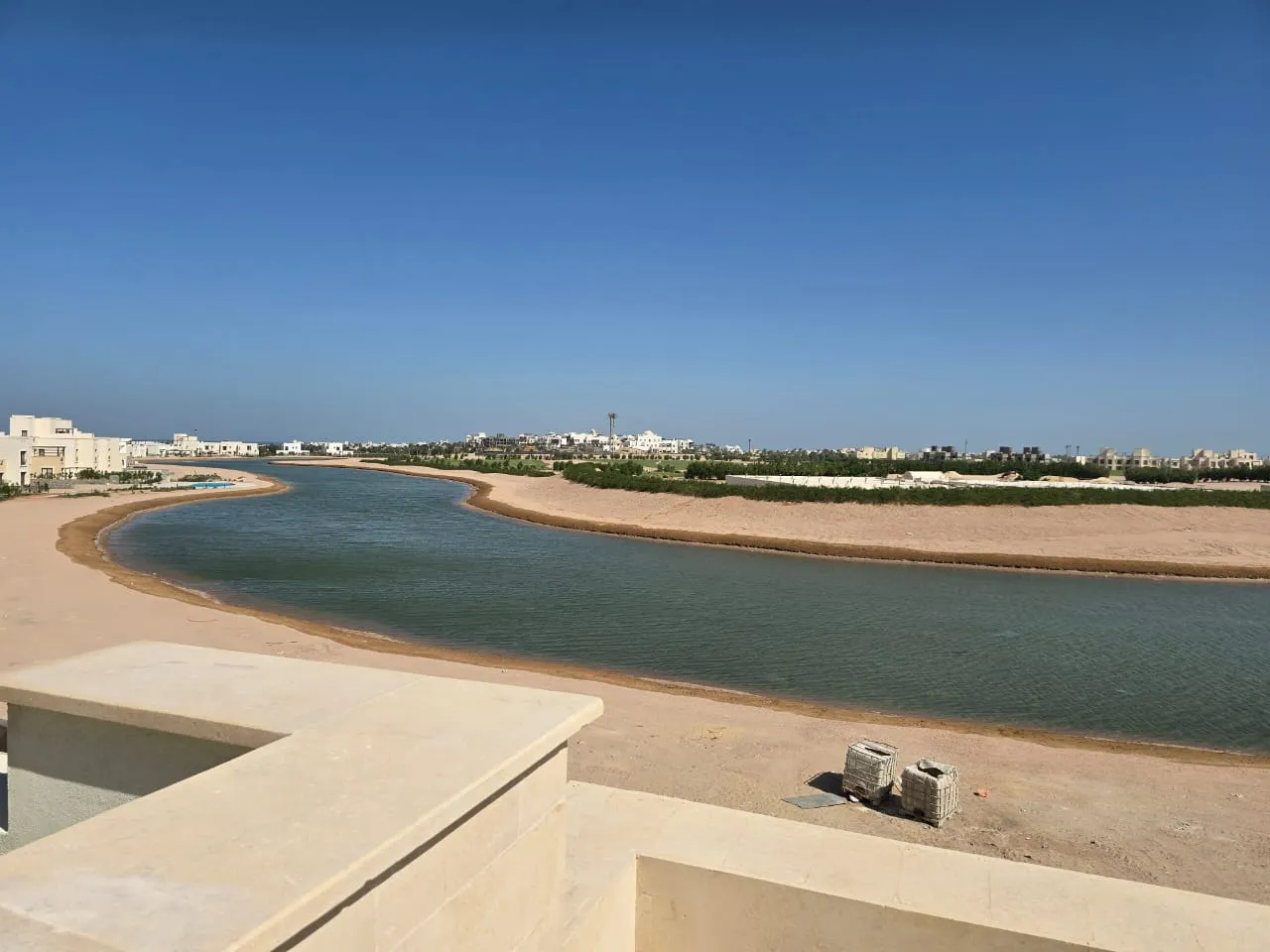 للبيع في سيان في بمساحة 0 م² تتكون من 0 غرف