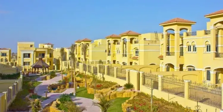 Twinhouse for sale in Fountain Park in New Cairo of 378 m² with 3 bedrooms
