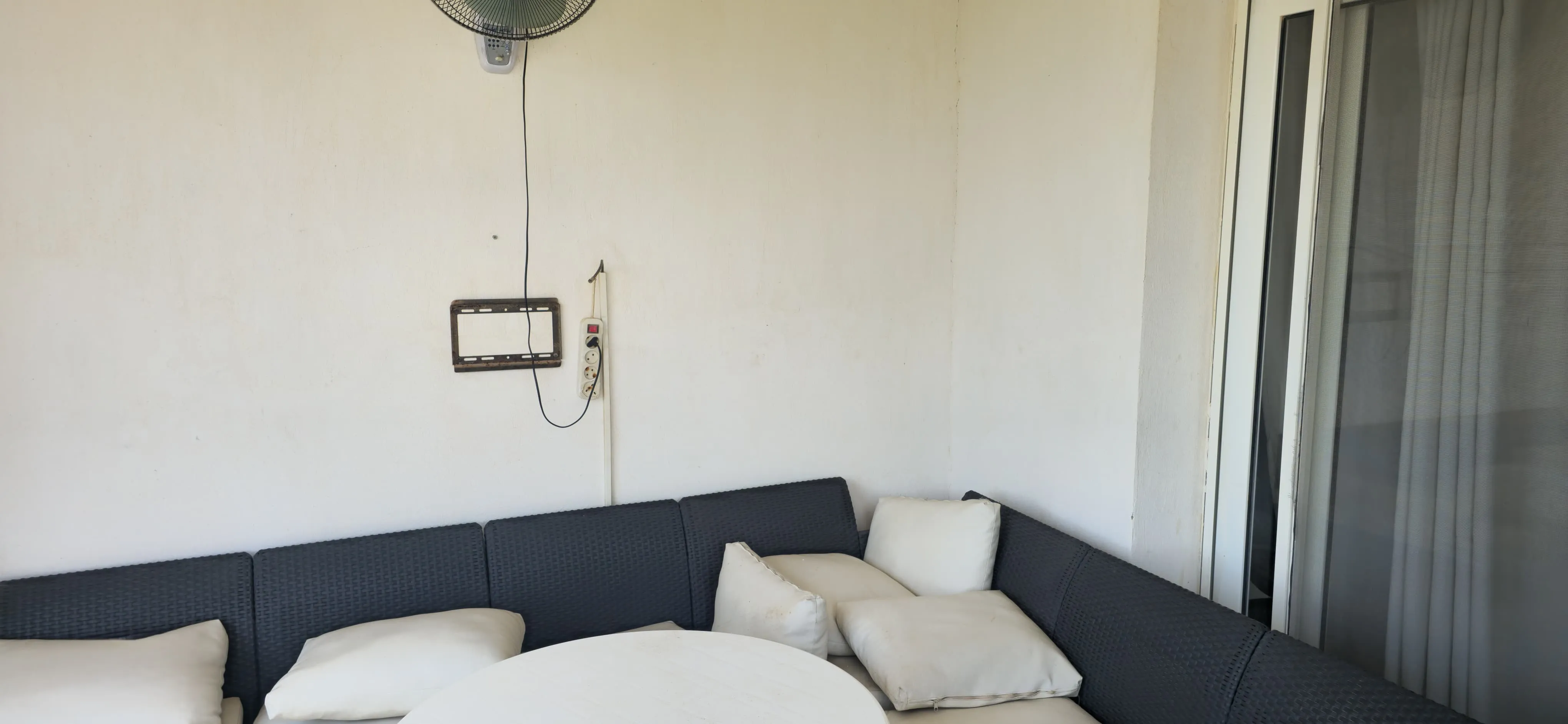  للبيع في أمواج في  بمساحة 0 م² تتكون من 0 غرف