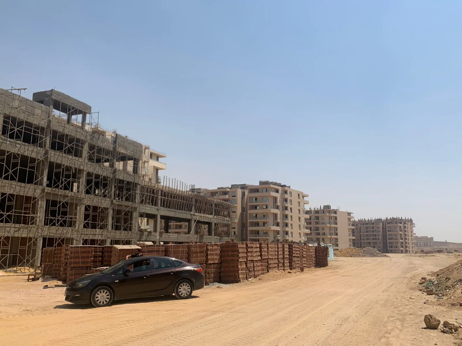 للبيع في دى جويا 1 ستريب مول في بمساحة 0 م² تتكون من 0 غرف