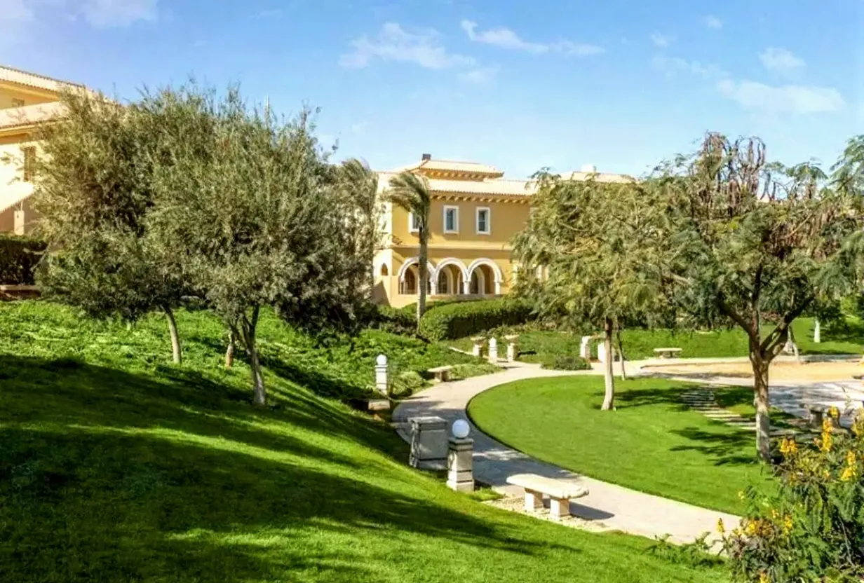  للبيع في بالم هيلز القاهرة الجديدة في  بمساحة 0 م² تتكون من 0 غرف