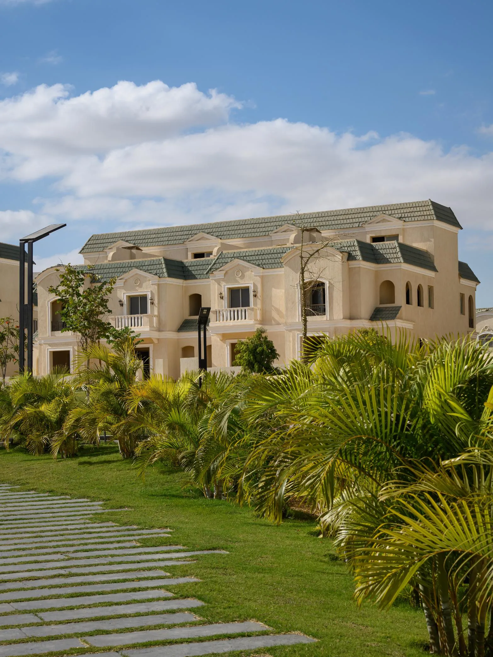  للبيع في لا أفينير في  بمساحة 0 م² تتكون من 0 غرف