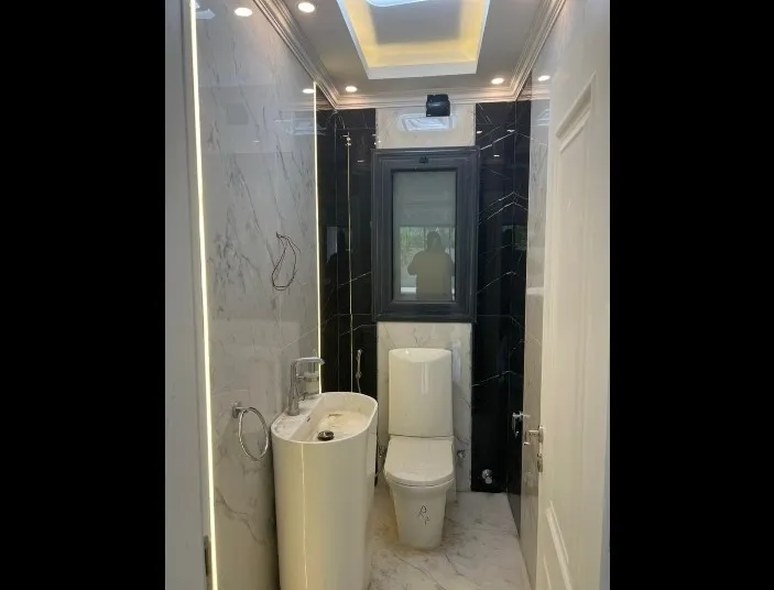 شقة للبيع في ليك فيو ريزيدنس في جولدن سكوير بمساحة 0 م² تتكون من 2 غرف