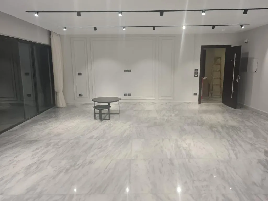 شقة للبيع في ليك فيو ريزيدنس في جولدن سكوير بمساحة 0 م² تتكون من 3 غرف