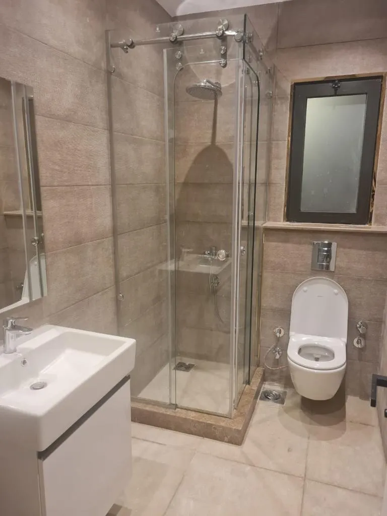 شقة للبيع في ليك فيو ريزيدنس في جولدن سكوير بمساحة 0 م² تتكون من 3 غرف