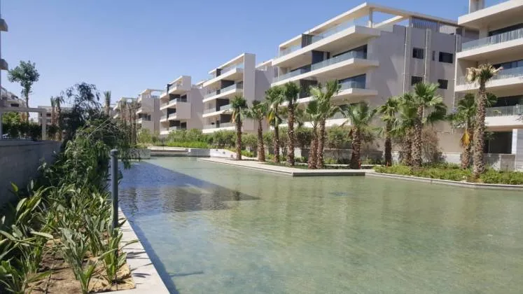 شقة للبيع في ليك فيو ريزيدنس في جولدن سكوير بمساحة 0 م² تتكون من 2 غرف