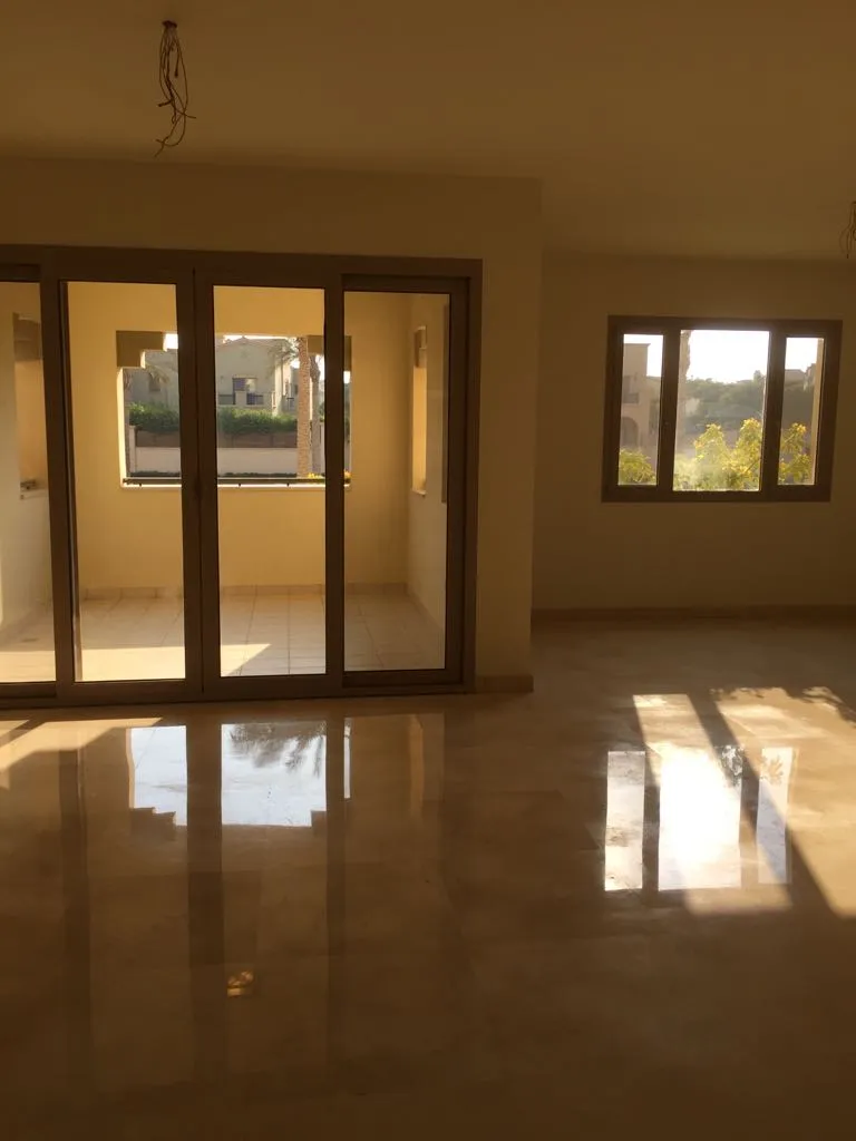 شقة للبيع في أب تاون كايرو في مقطم بمساحة 0 م² تتكون من 3 غرف