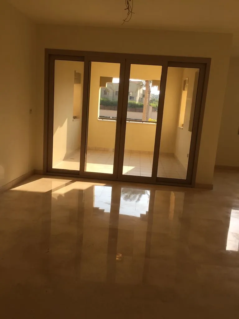 شقة للبيع في أب تاون كايرو في مقطم بمساحة 0 م² تتكون من 3 غرف