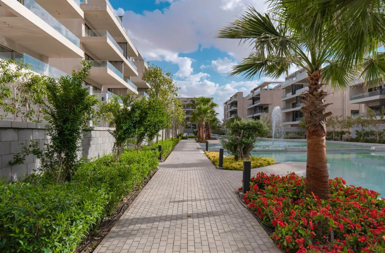 شقة للبيع في ليك فيو ريزيدنس في جولدن سكوير بمساحة 0 م² تتكون من 2 غرف