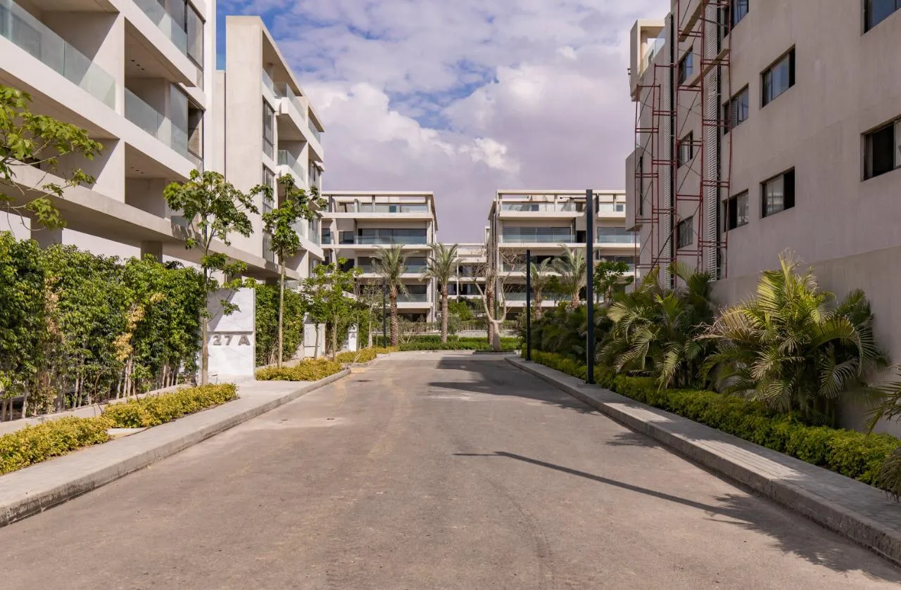 شقة للبيع في ليك فيو ريزيدنس في جولدن سكوير بمساحة 0 م² تتكون من 2 غرف