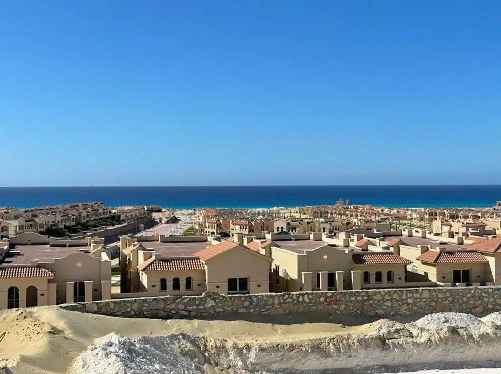 للبيع في لا فيستا توباز في بمساحة 0 م² تتكون من 0 غرف