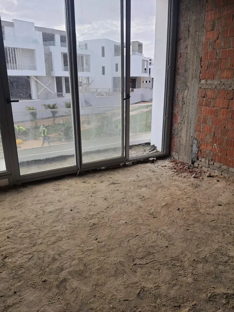 للبيع في جولز في بمساحة 0 م² تتكون من 0 غرف