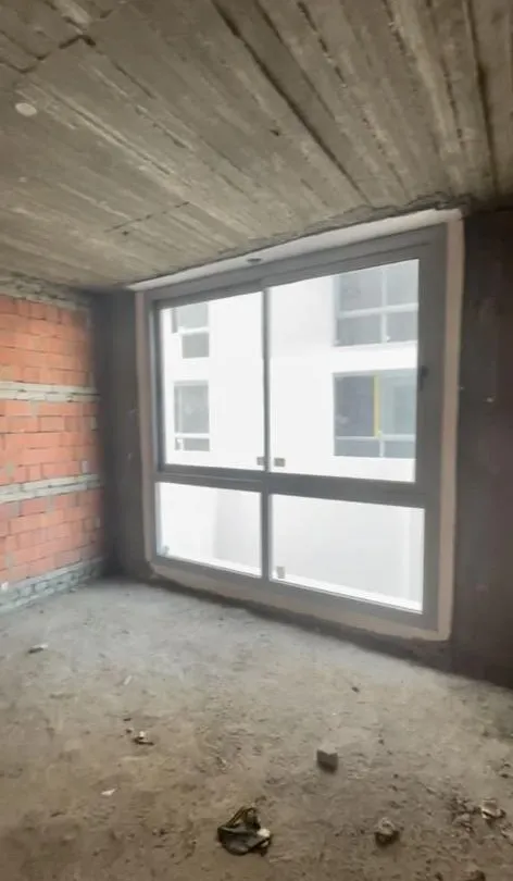 للبيع في جولز في بمساحة 0 م² تتكون من 0 غرف