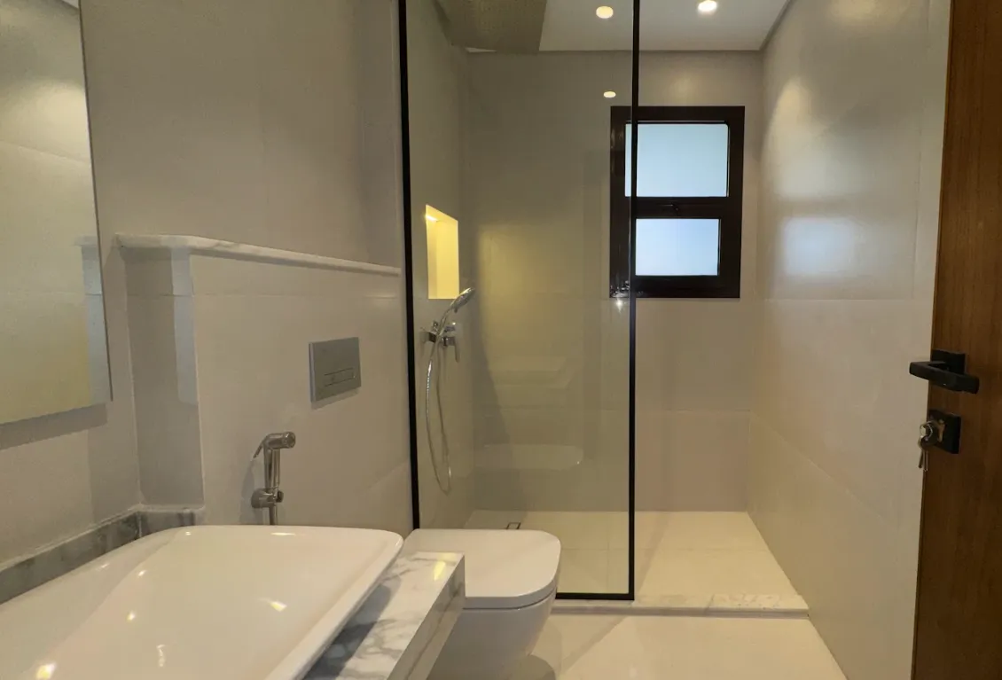  للبيع في ايست تاون في  بمساحة 0 م² تتكون من 0 غرف